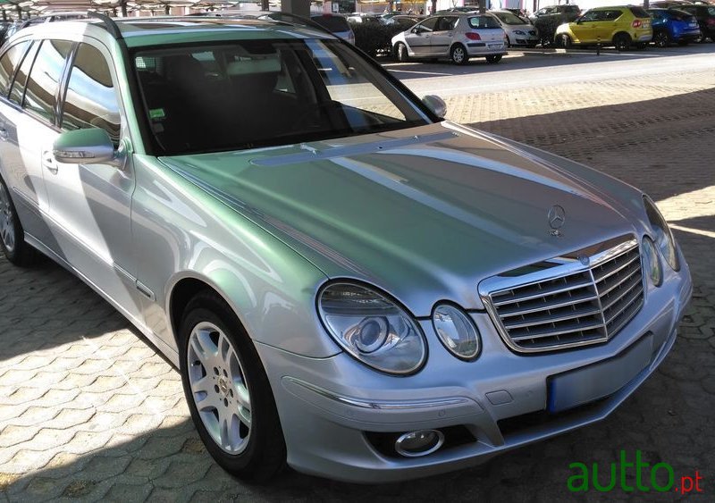 2006' Mercedes-Benz Classe E photo #2