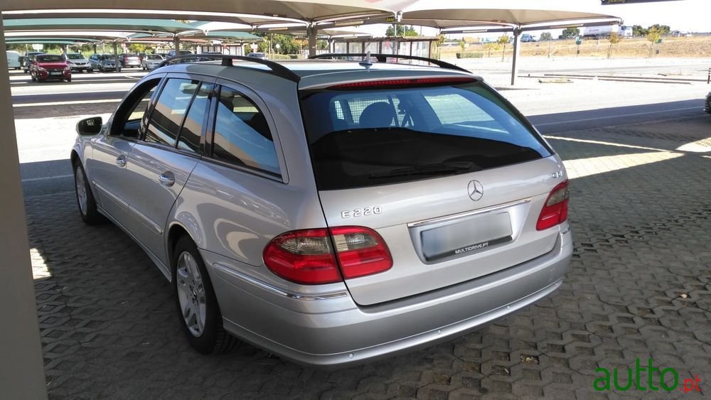 2006' Mercedes-Benz Classe E photo #3