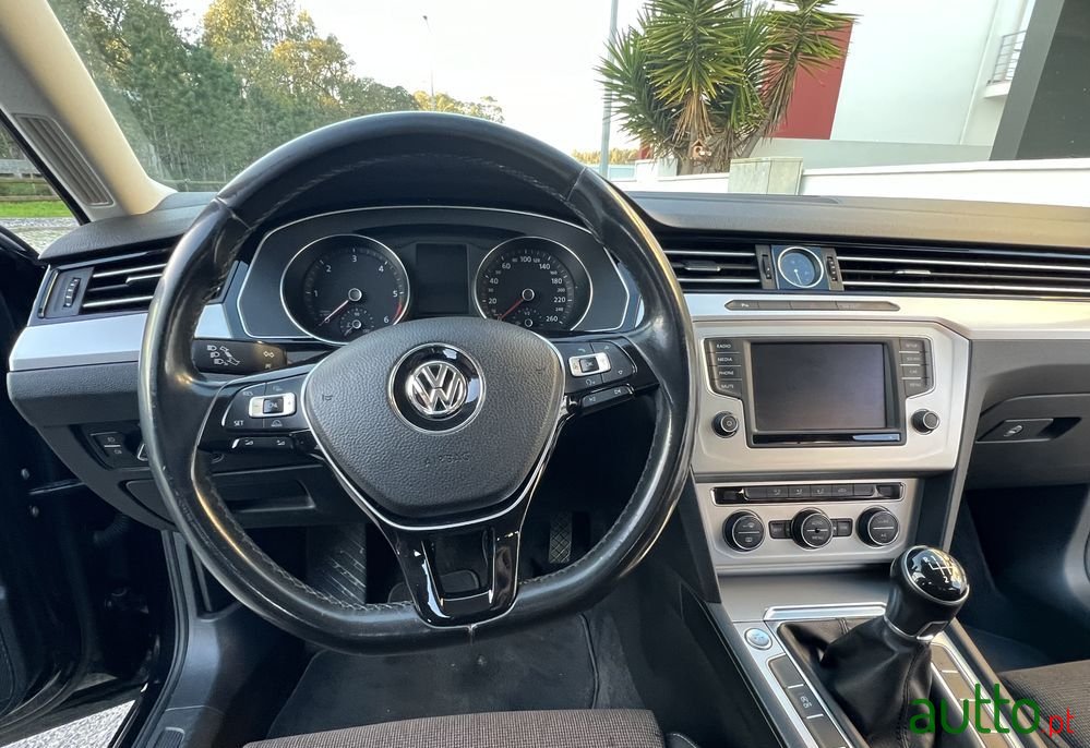 2015' Volkswagen Passat Variant photo #4