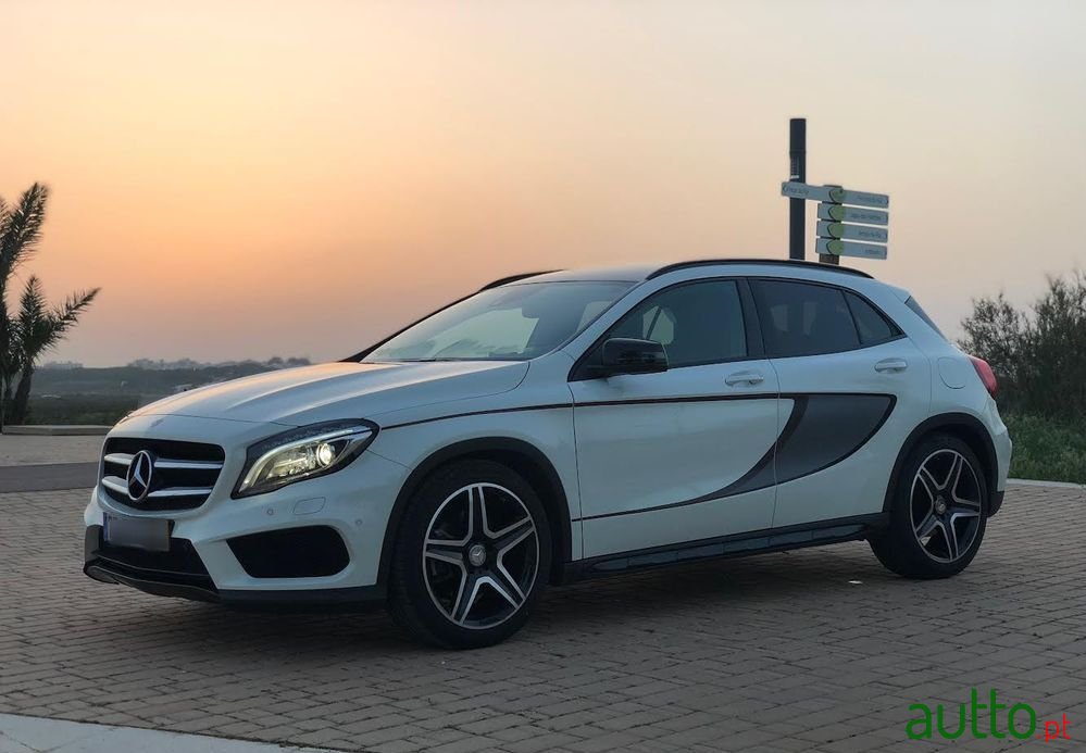 2015' Mercedes-Benz GLA 220 photo #1