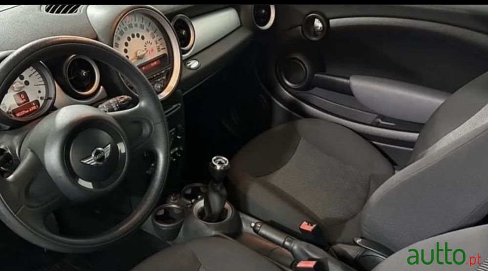 2010' MINI Cooper D photo #6