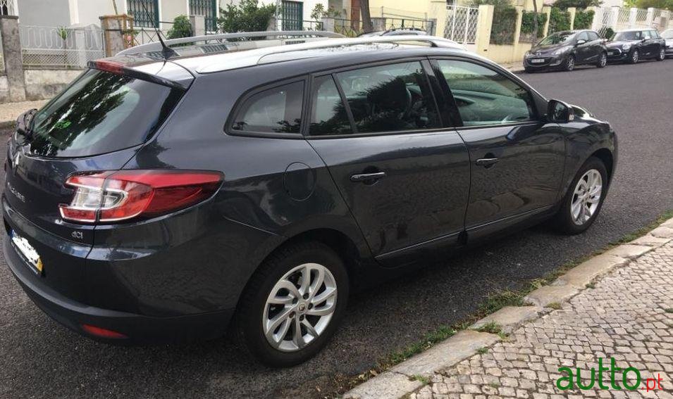 2013' Renault Megane Sport Tourer photo #2