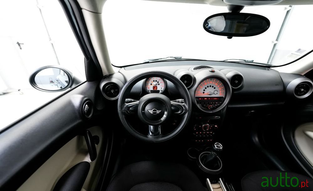 2011' MINI Countryman One D photo #2