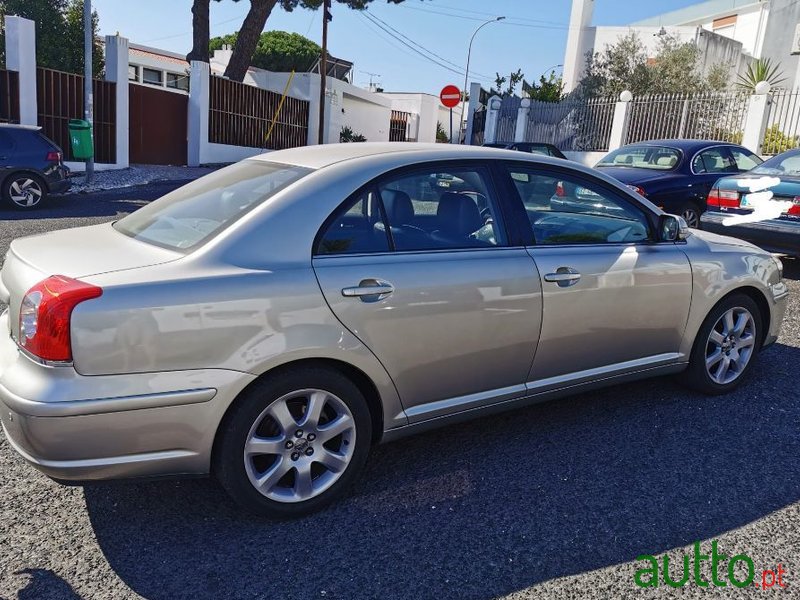 2008' Toyota Avensis photo #4