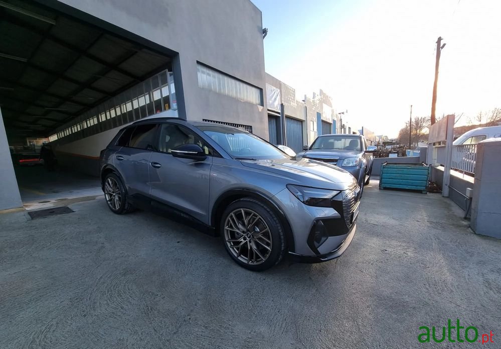 2021' Audi Q4 e-tron 40 photo #2