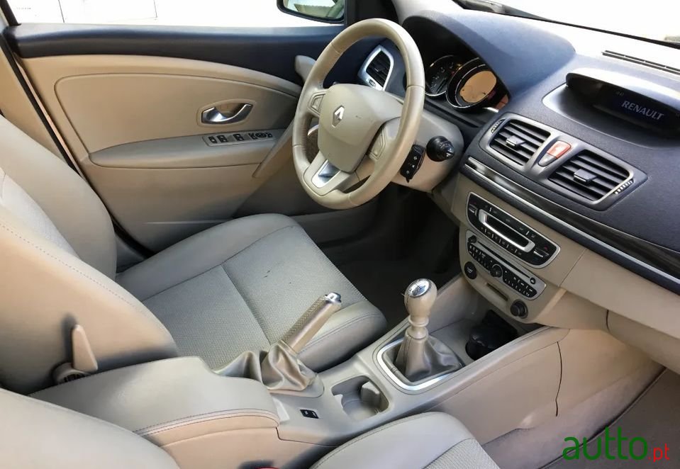 2009' Renault Megane Sport Tourer photo #1