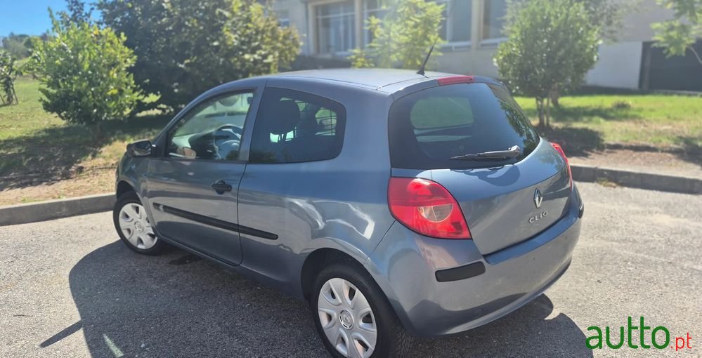 2008' Renault Clio photo #1