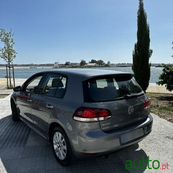 2011' Volkswagen Golf photo #2