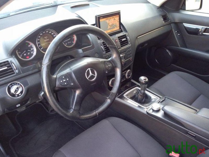 2009' Mercedes-Benz C-220 photo #3