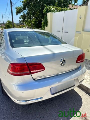 2011' Volkswagen Passat photo #2