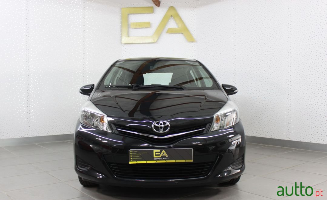 2014' Toyota Yaris photo #2