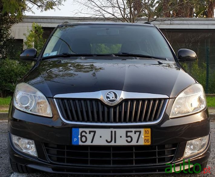 2010' Skoda Fabia Break photo #3