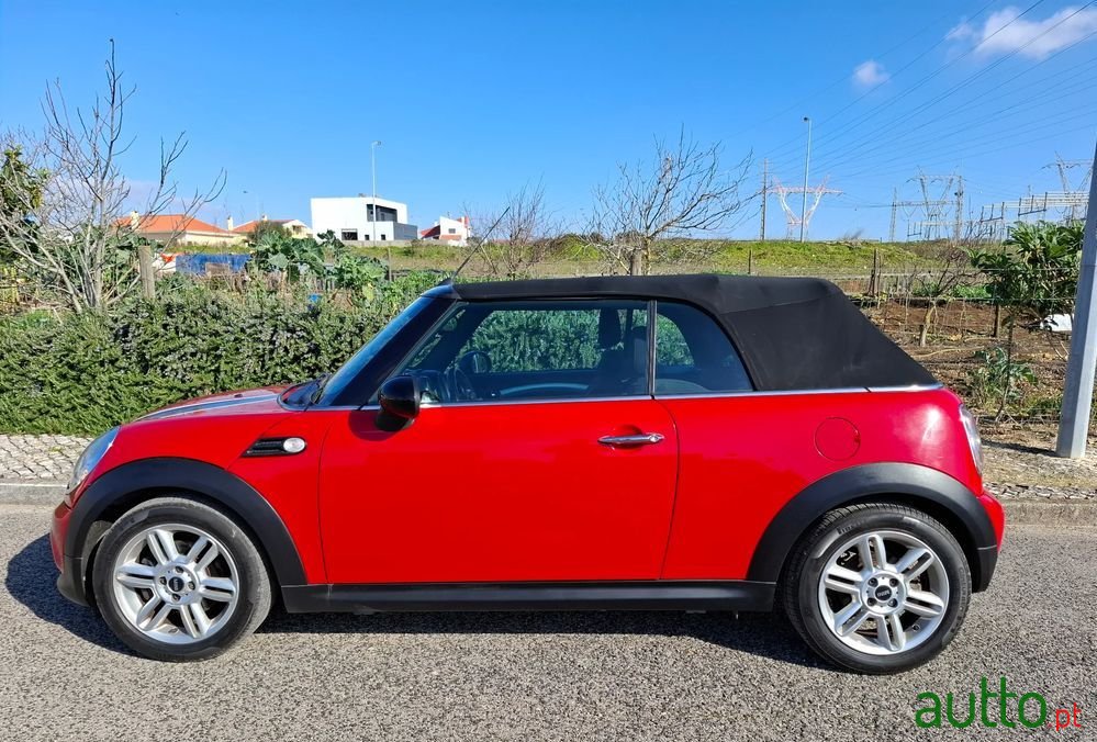 2014' MINI Cabrio Cooper D photo #4