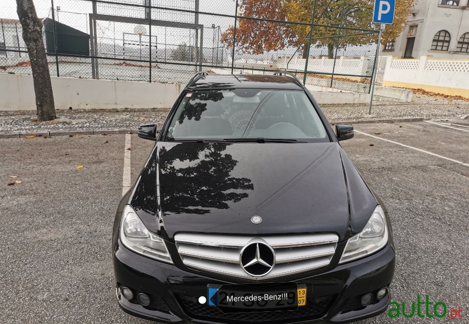 2013' Mercedes-Benz C-200 photo #2