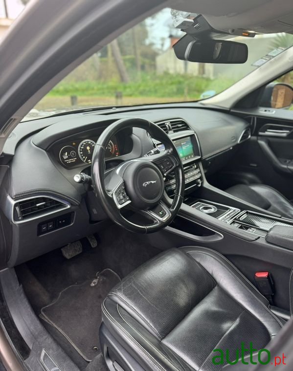 2017' Jaguar F-Pace photo #5