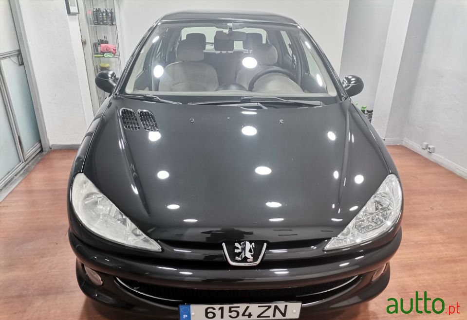 2005' Peugeot 206 photo #2