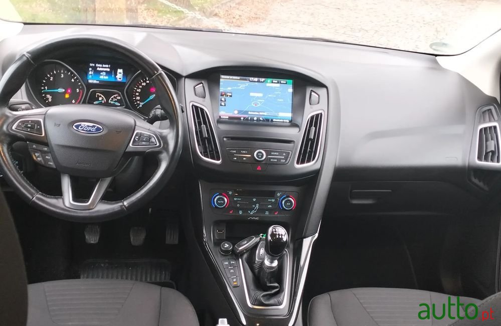 2015' Ford Focus Sw photo #4