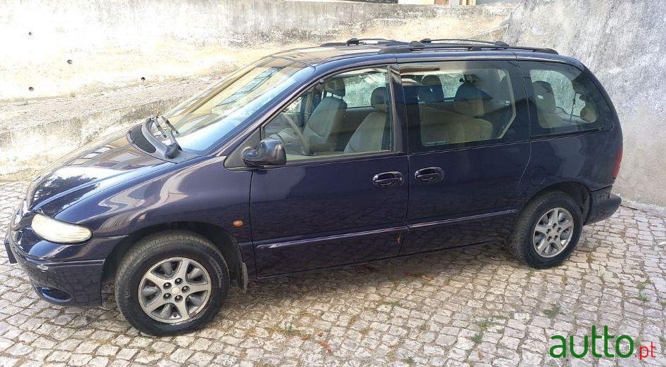 2000' Chrysler Voyager photo #5