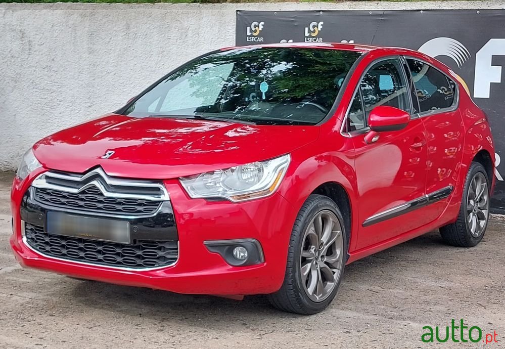 2011' Citroen DS4 photo #1