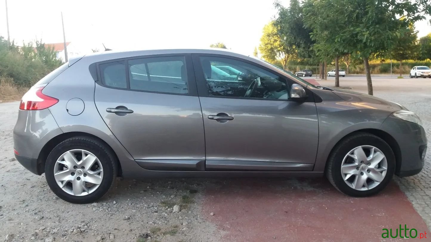 2013' Renault Megane photo #3