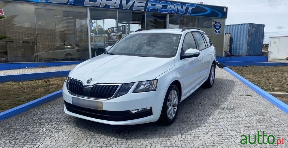 2019' Skoda Octavia Break photo #2