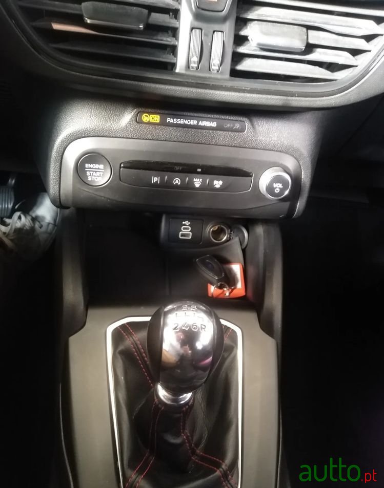 2022' Ford Focus St-Line photo #5