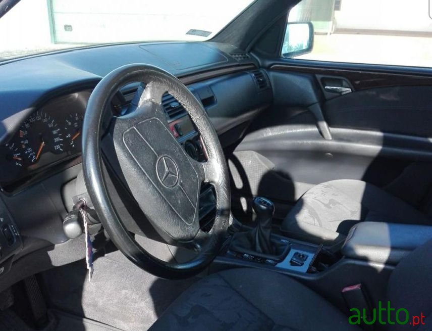 1996' Mercedes-Benz E-290 photo #2