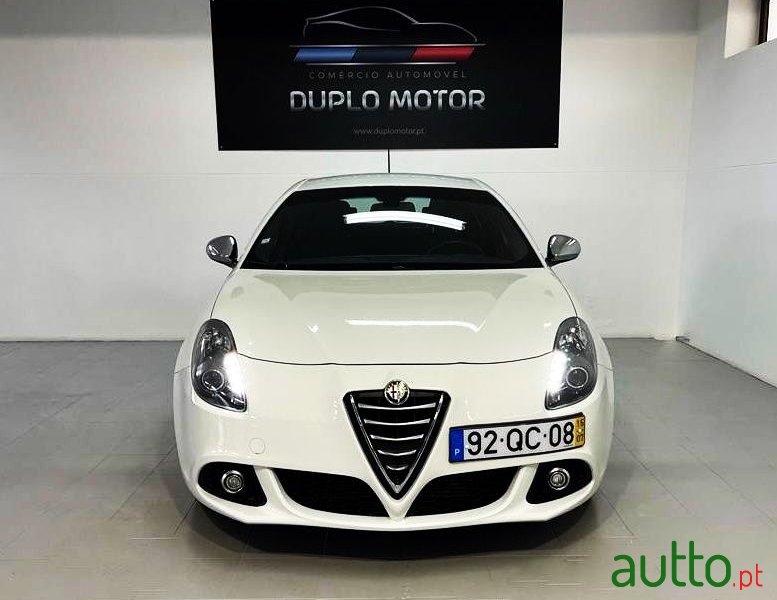 2015' Alfa Romeo Giulietta photo #2