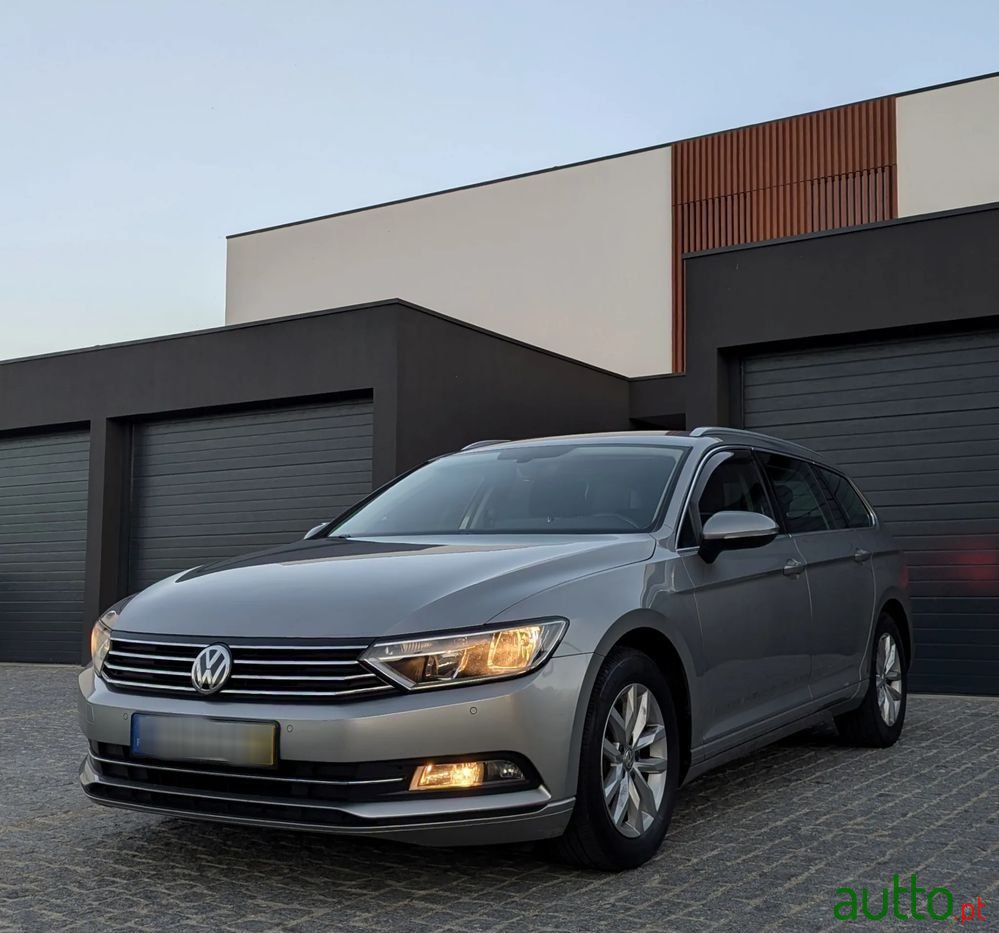 2017' Volkswagen Passat Variant photo #1