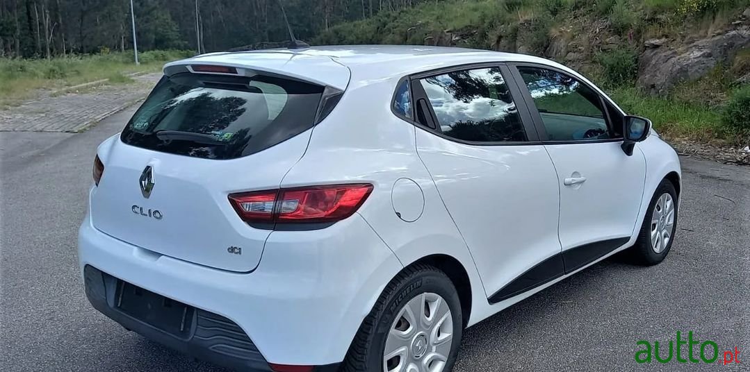 2013' Renault Clio photo #4