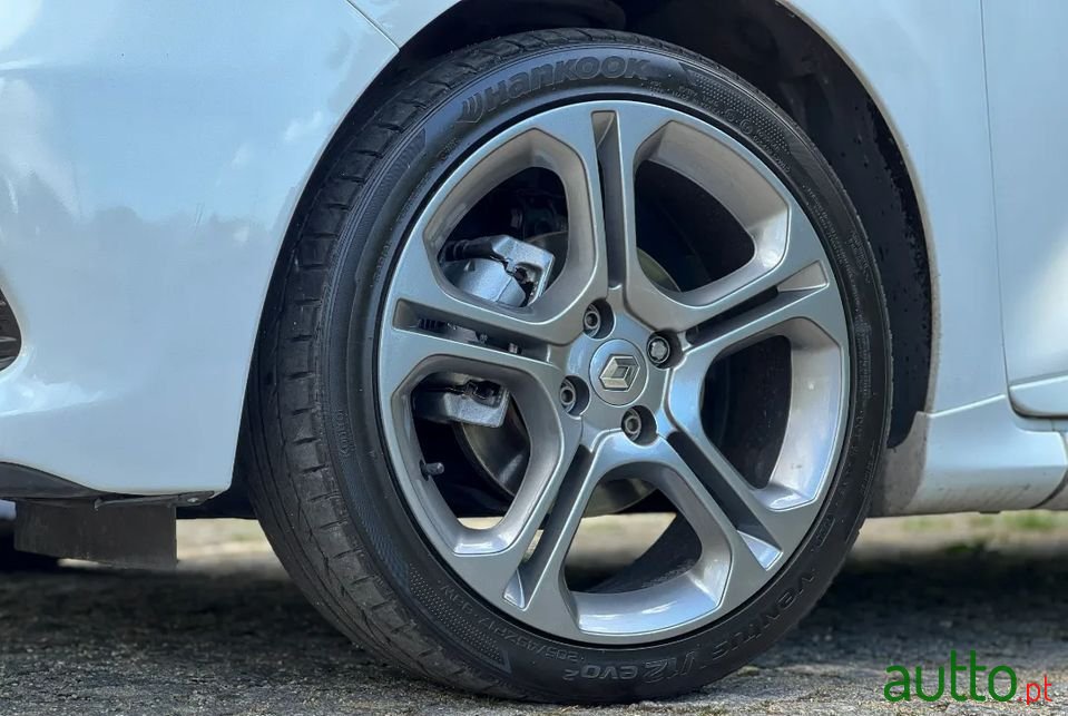 2014' Renault Clio photo #3