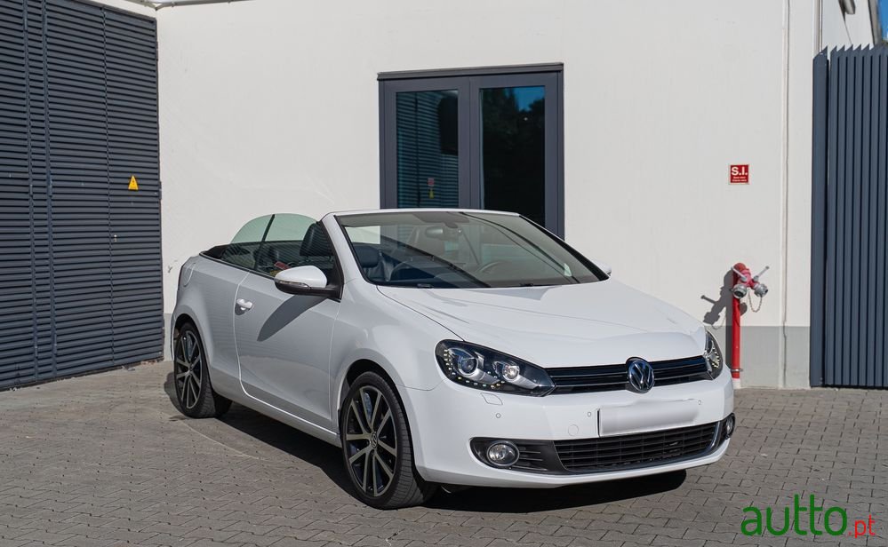 2011' Volkswagen Golf photo #6