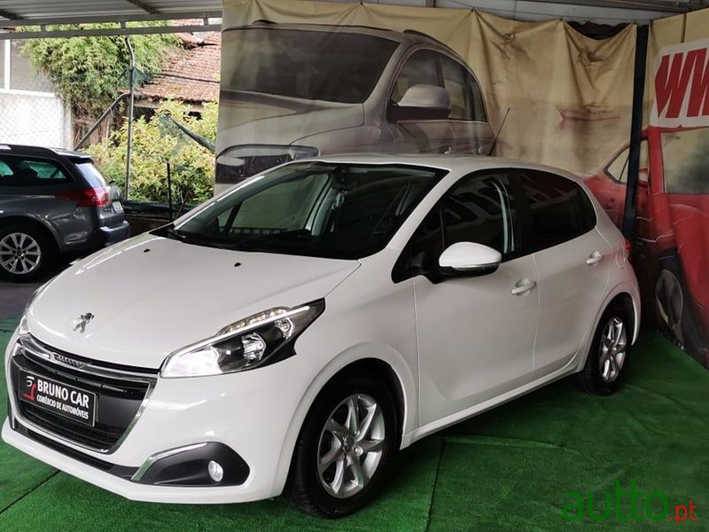 2016' Peugeot 208 photo #3