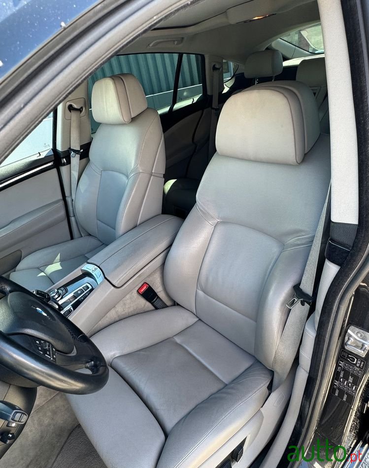 2010' BMW Série 5 photo #6