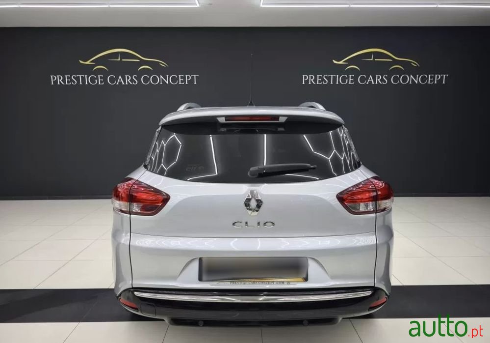2019' Renault Clio Sport Tourer photo #3