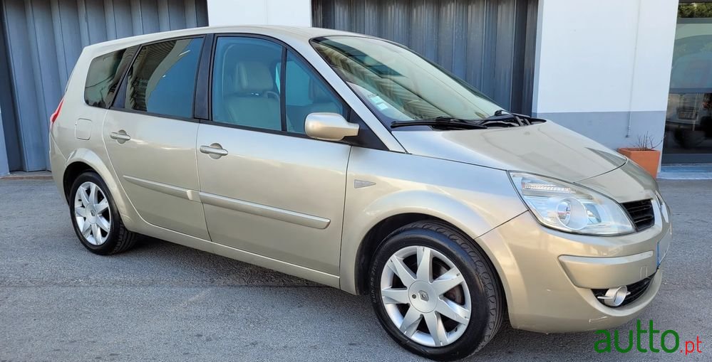 2007' Renault Grand Scenic photo #1