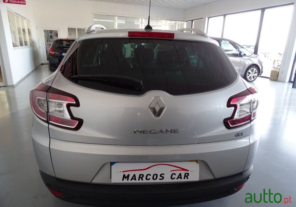 2013' Renault Megane Sport Tourer photo #4
