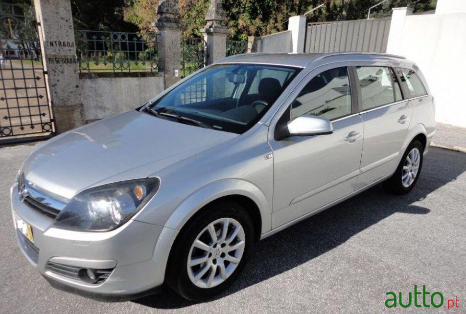 2005' Opel Astra Caravan photo #2