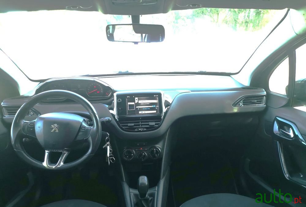 2014' Peugeot 208 1.4 Hdi Active photo #6