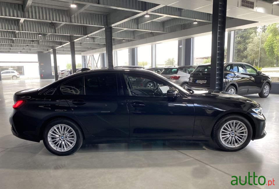 2021' BMW 320 photo #5