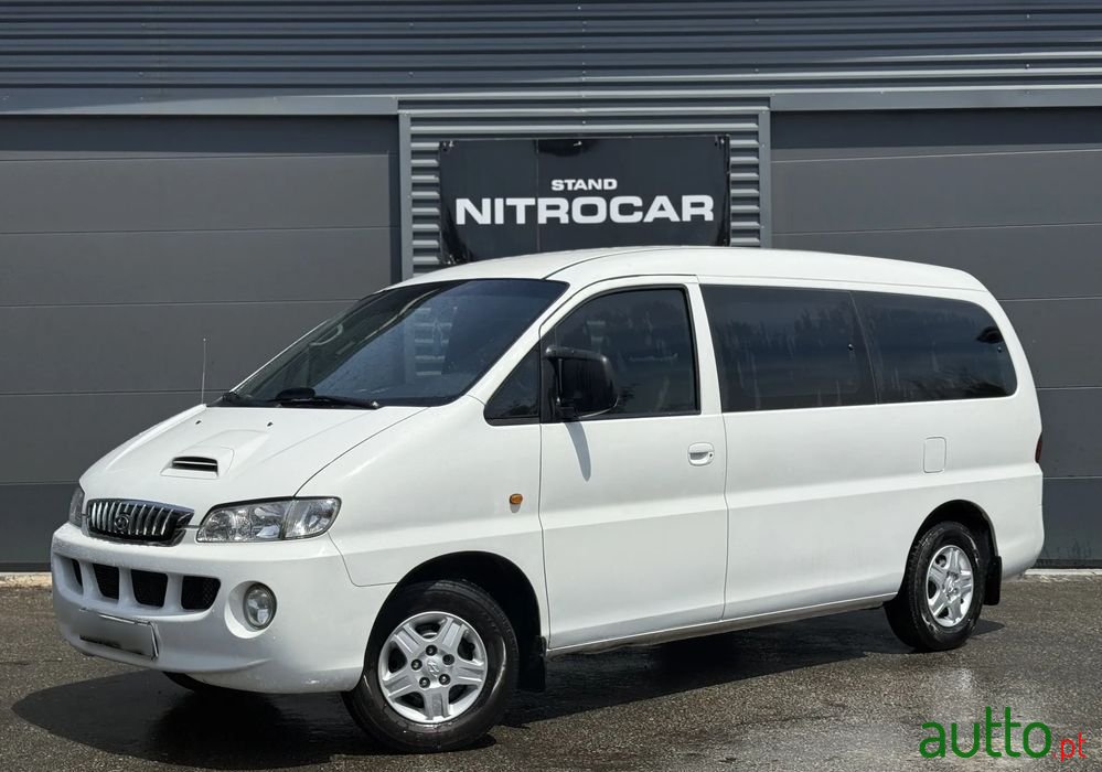2001' Hyundai H-1 photo #1