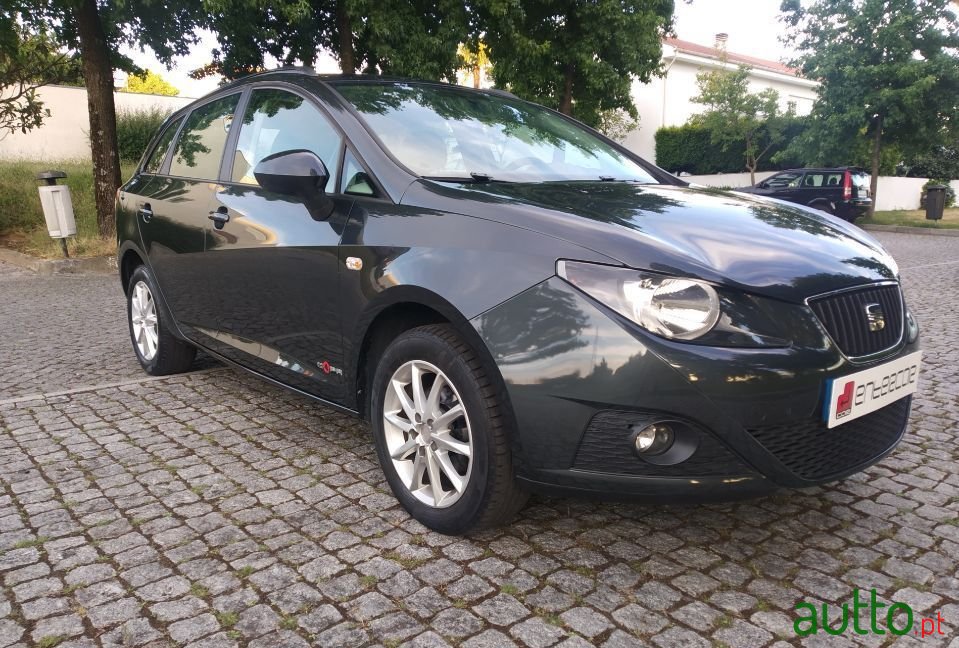 2011' SEAT Ibiza-St photo #1