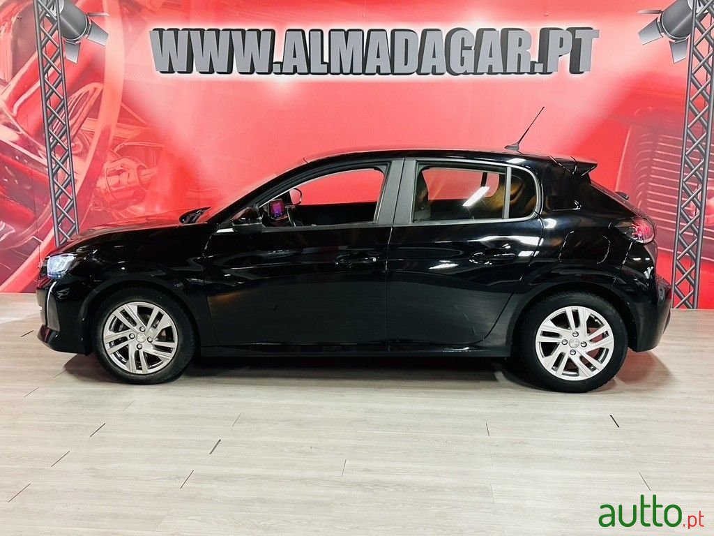 2020' Peugeot 208 photo #2