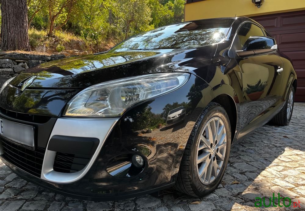 2010' Renault Megane photo #1