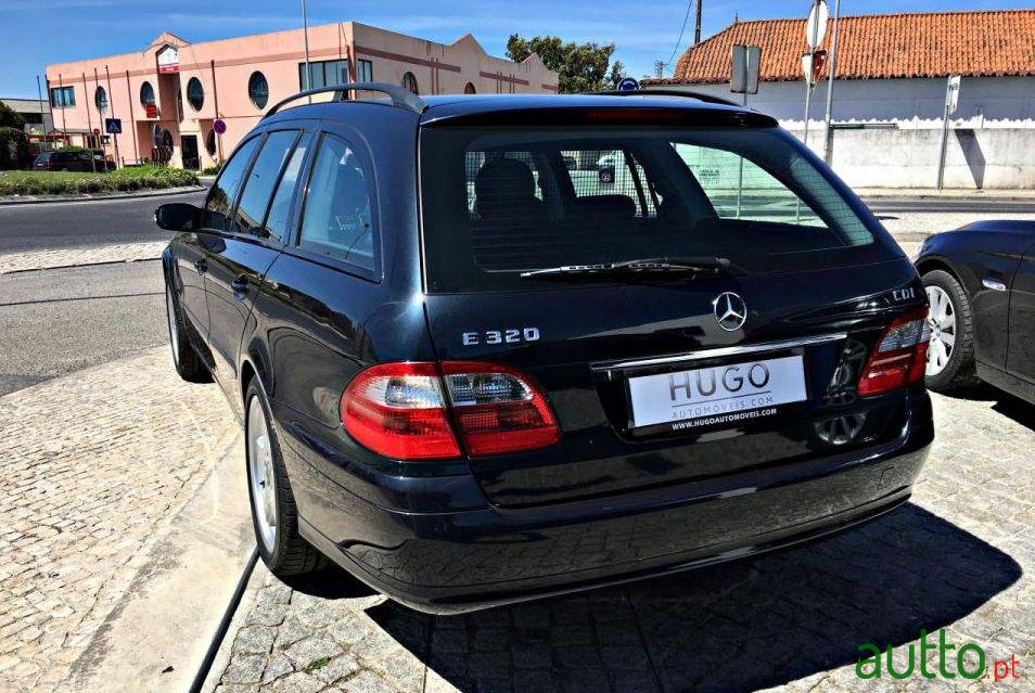 2005' Mercedes-Benz E-320 Cdi Classic photo #2