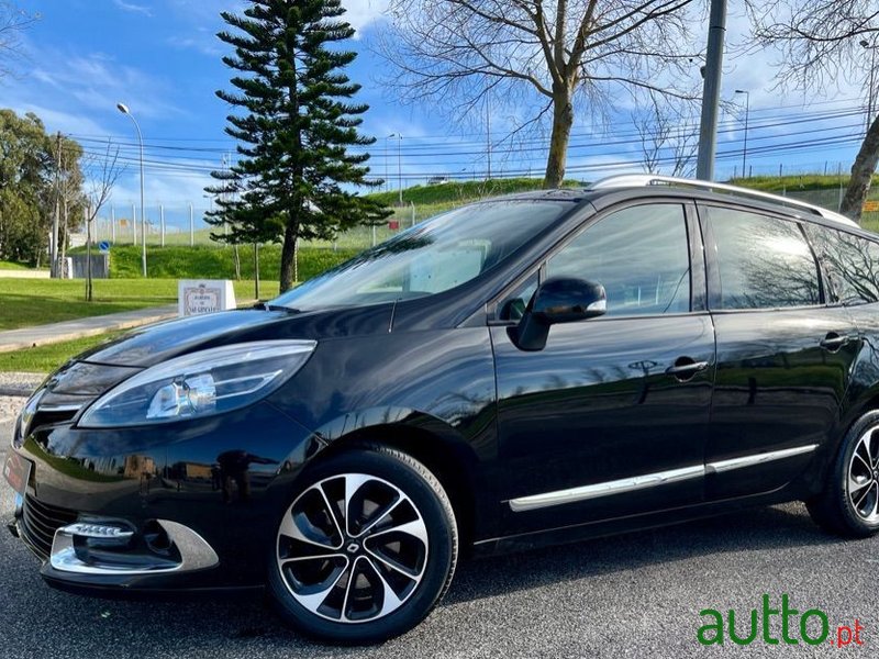 2015' Renault Grand Scenic photo #1