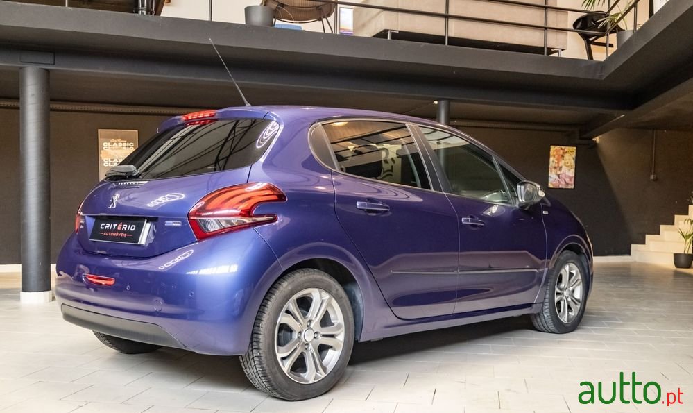 2016' Peugeot 208 1.2 Puretech Style photo #3