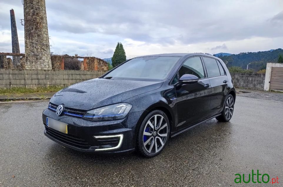 2015' Volkswagen Golf photo #1