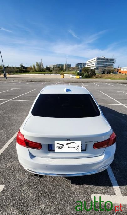 2017' BMW 330 photo #6