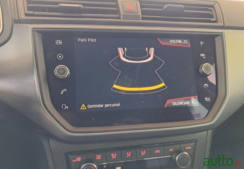 2019' SEAT Arona 1.6 Tdi Style photo #5